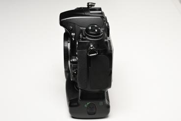 Nikon D300s + Nikon MB-D10  -Gebrauchtartikel-
