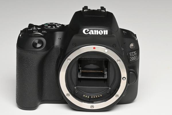 Canon EOS 200D + 18-55mm IS STM  -Gebrauchtartikel-